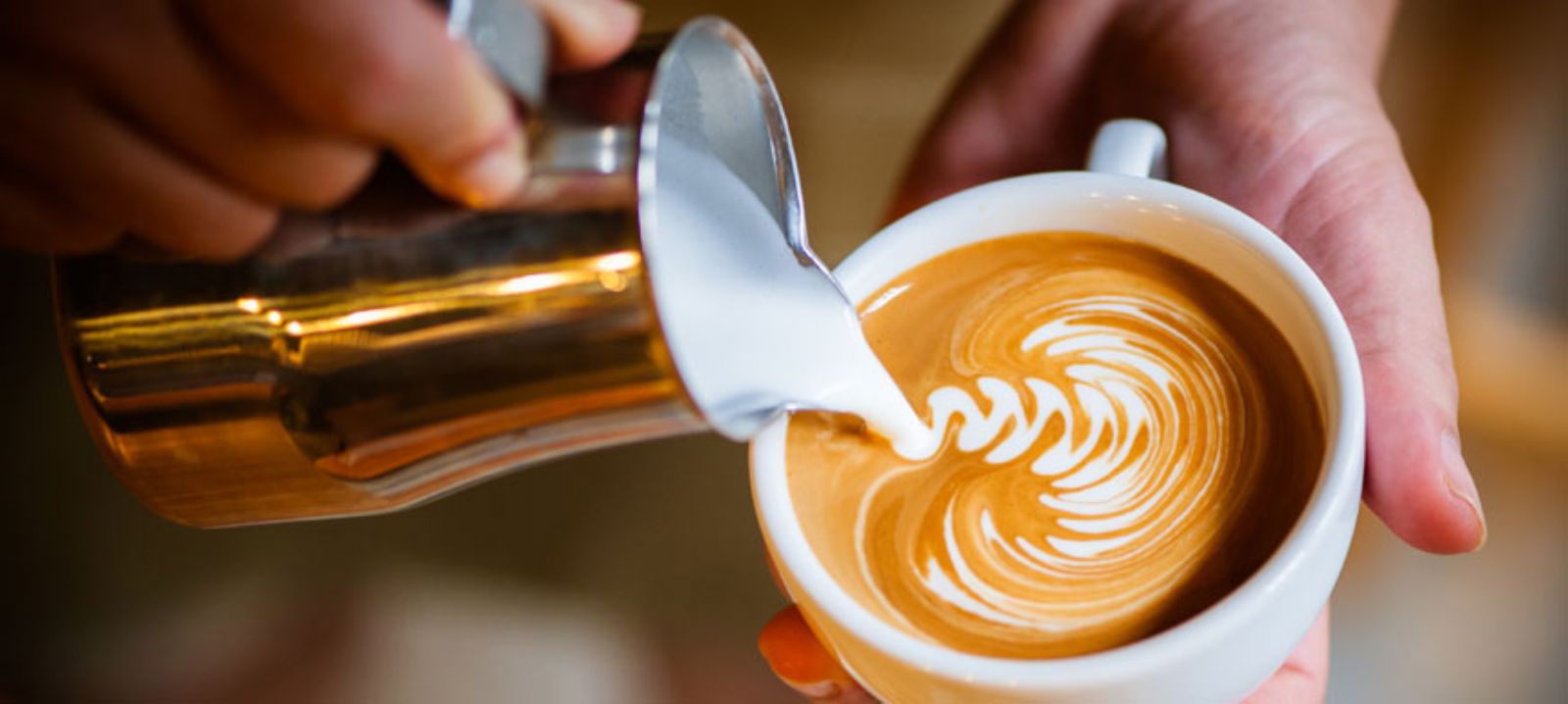سعر فنجان قهوة “اللاتيه” يثير غضب البريطانيين