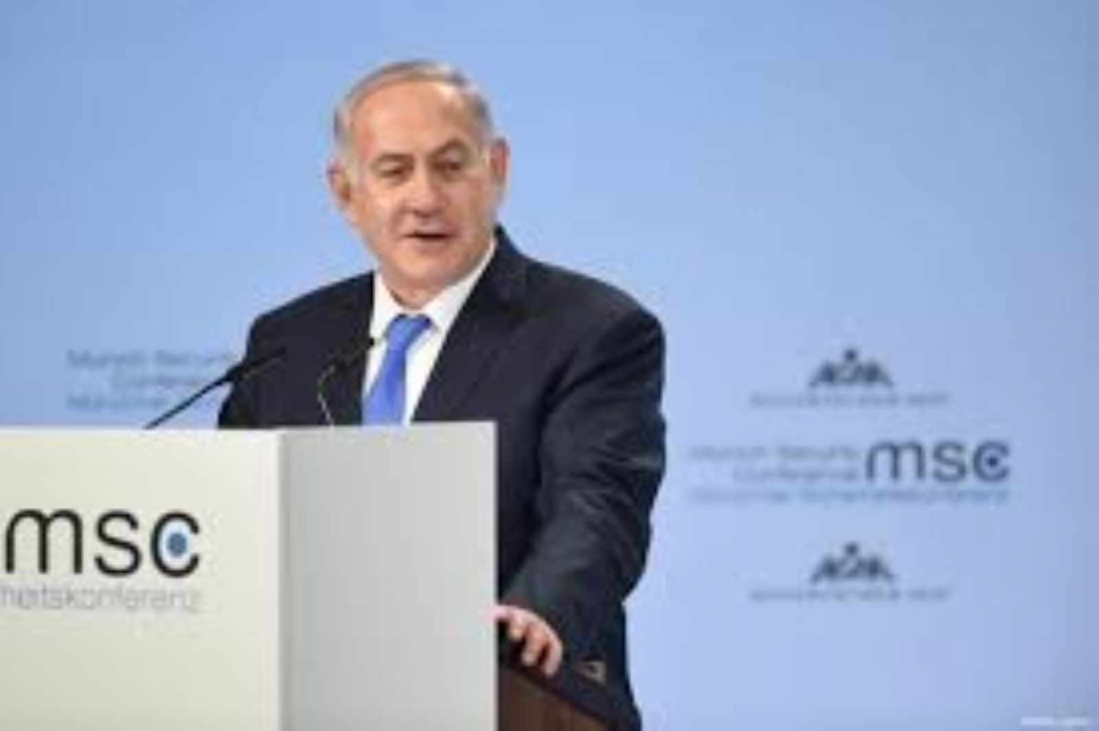 Israeli police probe Netanyahus close associates over corruption