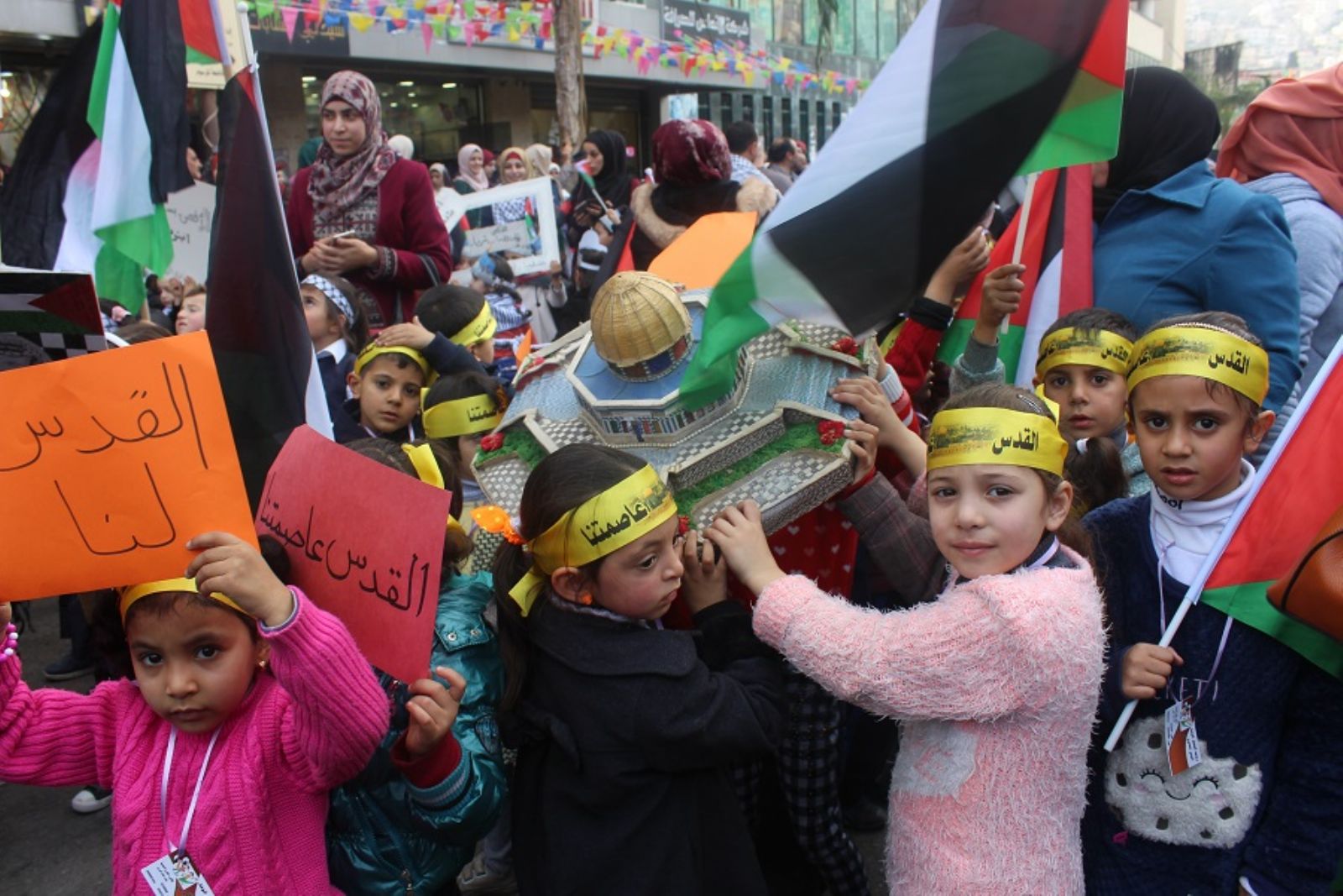مسيرة لاطفال رياض الاطفال بنابلس دعما للقدس