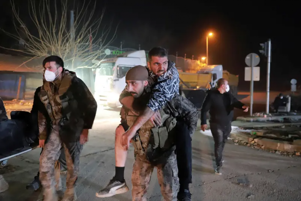 7 قتلى ومئات الجرحى بالزلزال الجديد في تركيا وسوريا