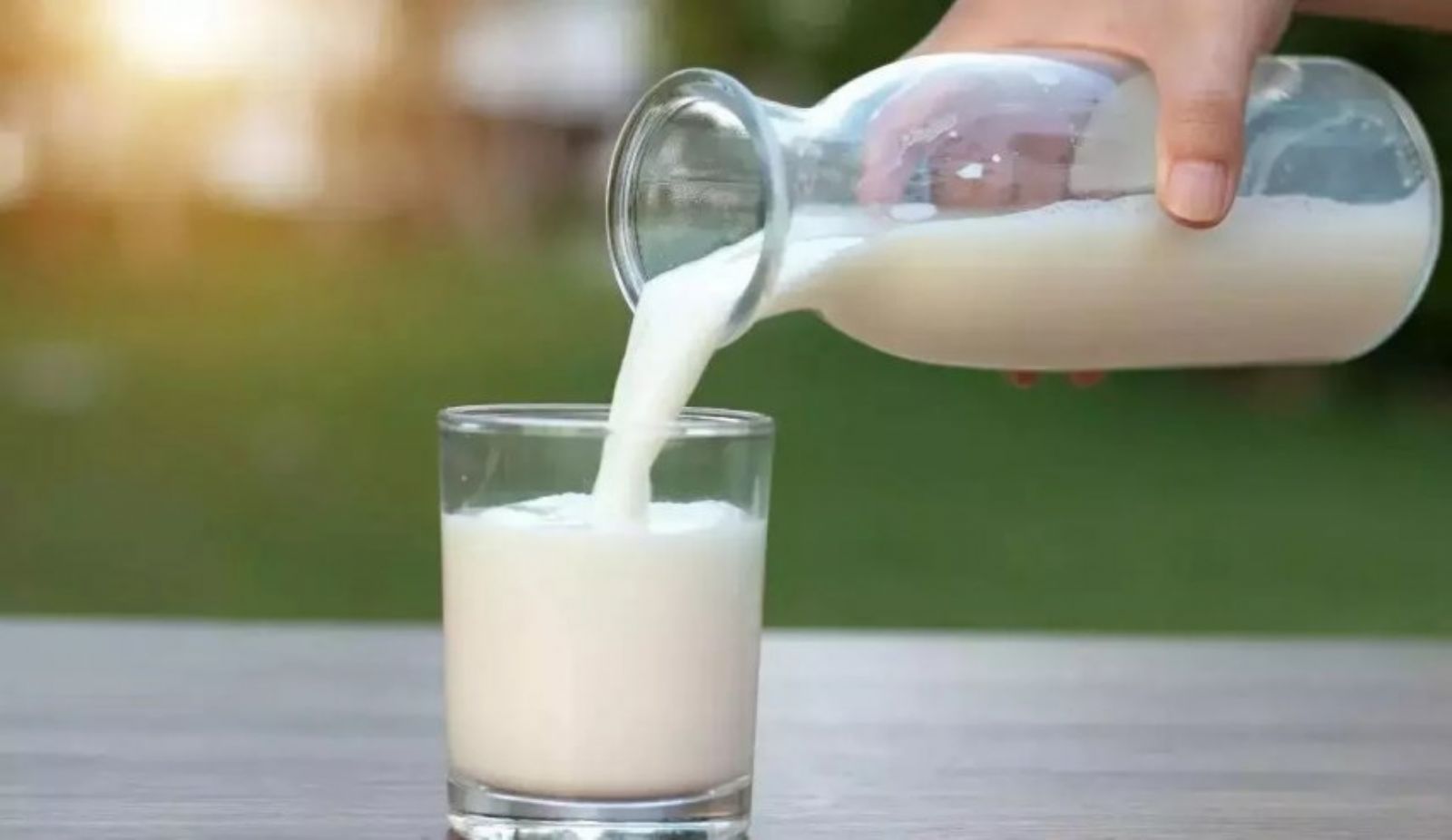 8 أطعمة ومشروبات أحذر تناولها مع الحليب