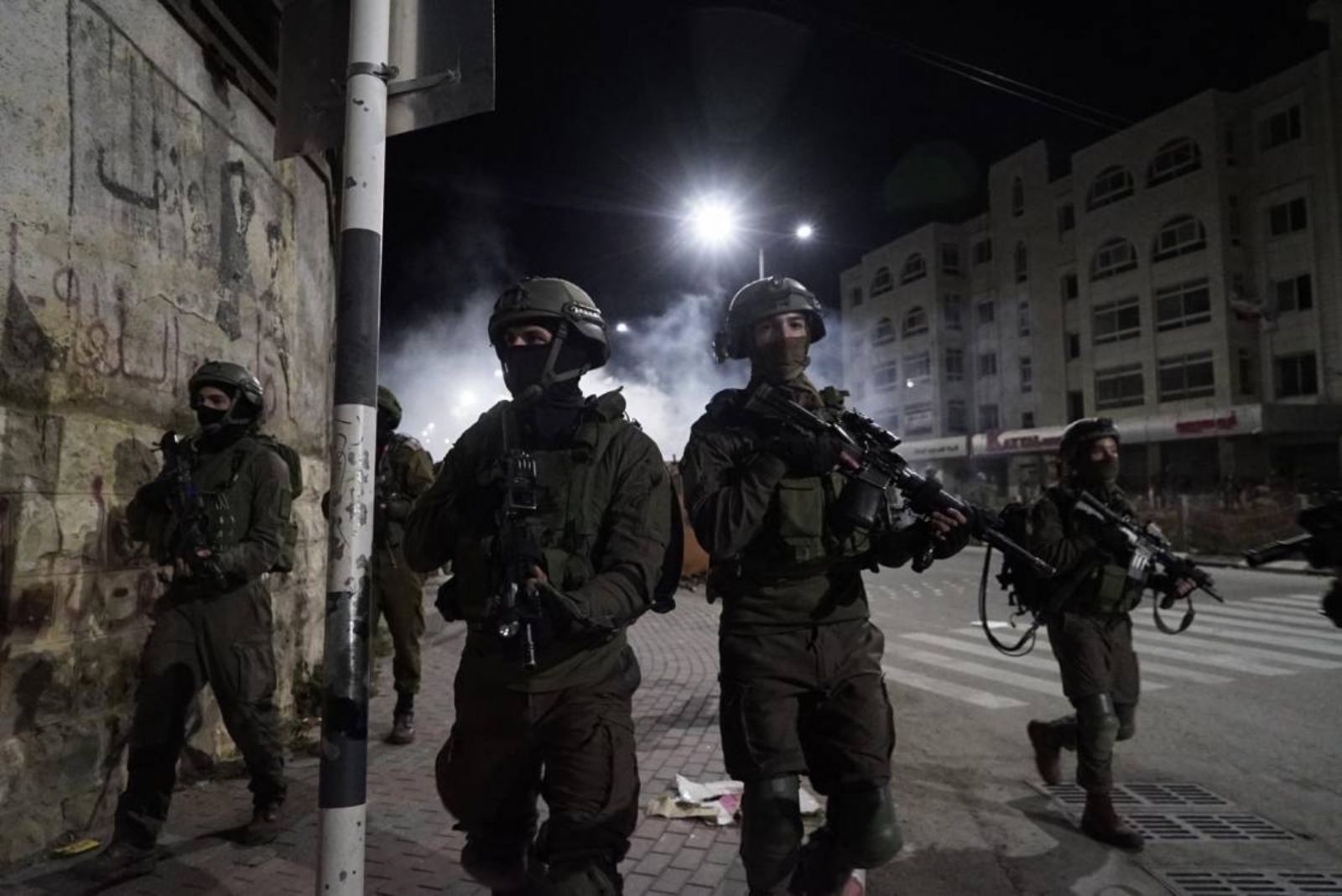 الاحتلال ينفذ اعتقالات بالضفة الغربية