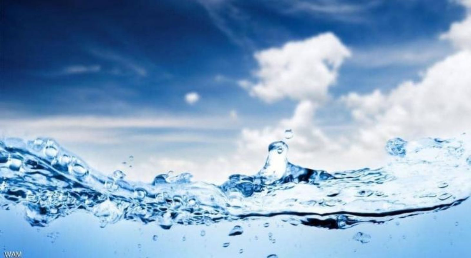 إطلاق أول مشروع لاستخراج المياه من الهواء بأبو ظبي