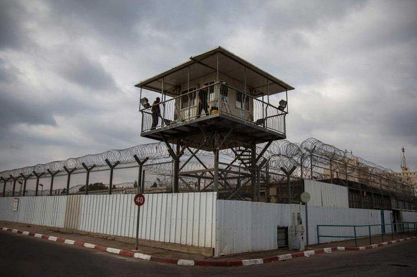 فارس: شتاء قاسٍ على الأسرى في سجون الاحتلال