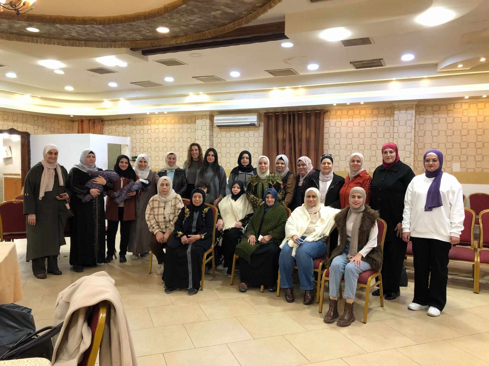 اللجنة الاجتماعية في المنتدى التنويري الثقافي ومركز الدعم والارشاد القانوني والنفسي ينظمان  لقاء حواريا  لنساء غزة المتواجدات في المحافظة